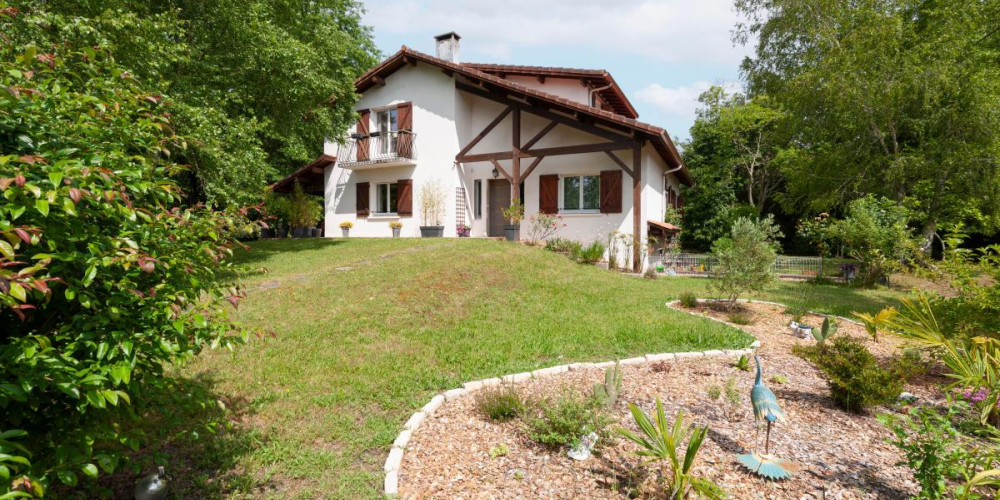 maison à ST PIERRE DU MONT (40280)